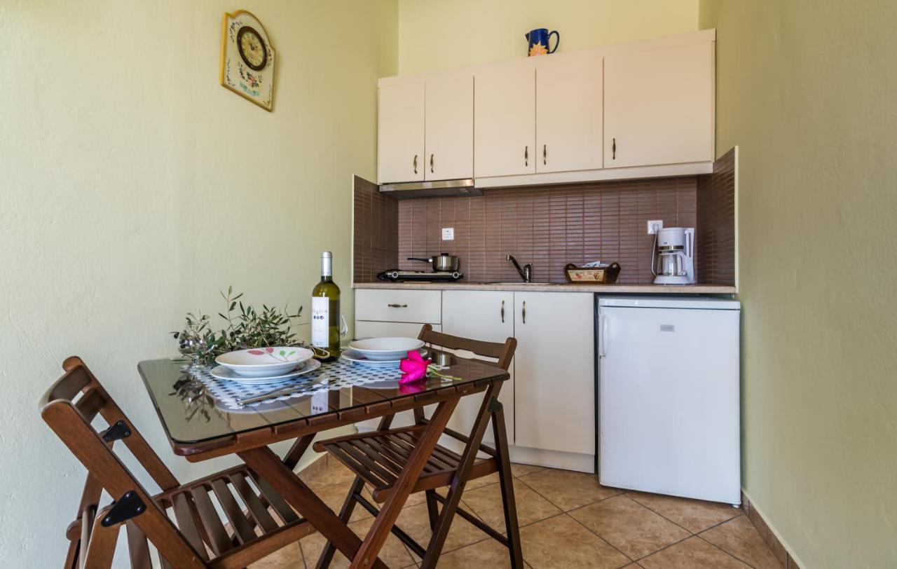 Tzivaeri Studios Zefiría Buitenkant foto