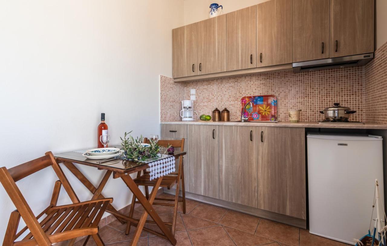 Tzivaeri Studios Zefiría Buitenkant foto