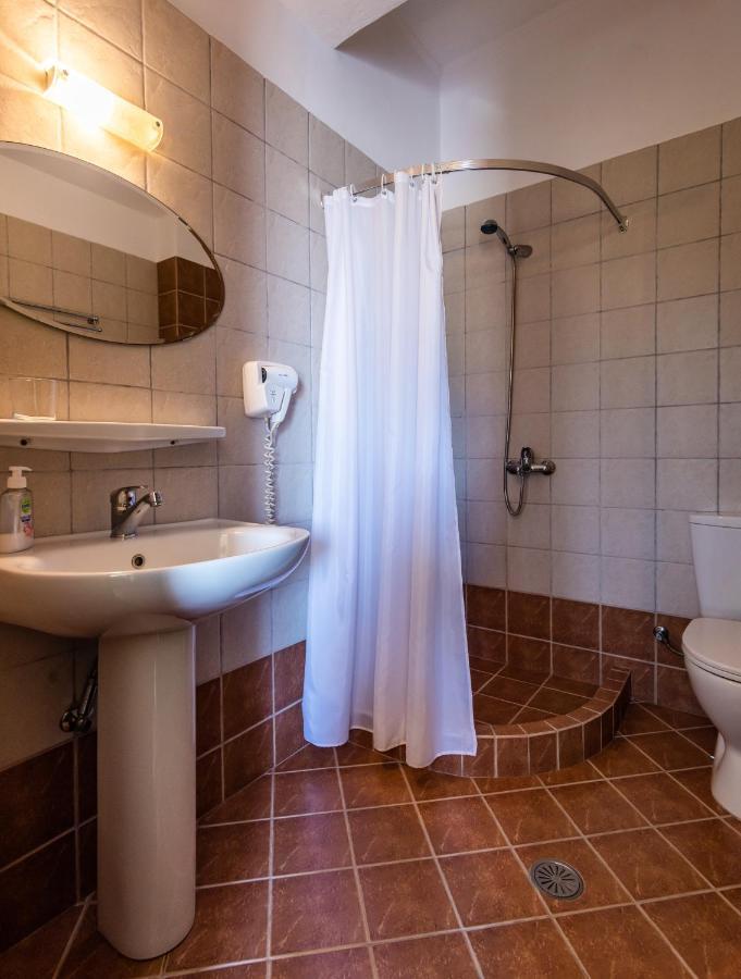 Tzivaeri Studios Zefiría Buitenkant foto